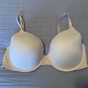 VS Pink Wear Everywhere t-shirt lightly lined bra